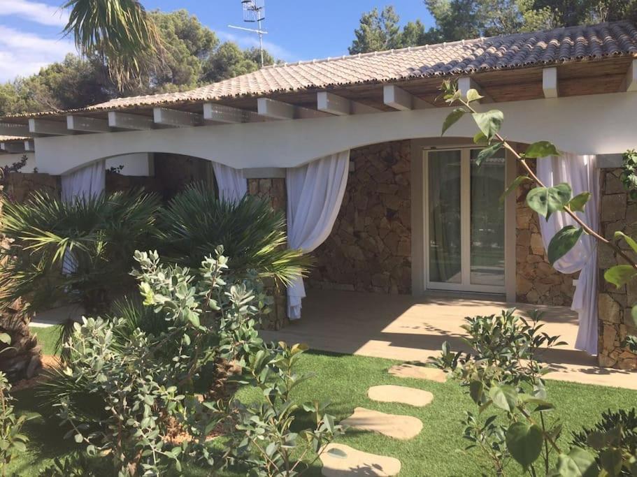 Residence Elegance Villa La Sterlizia Porto Pino Extérieur photo